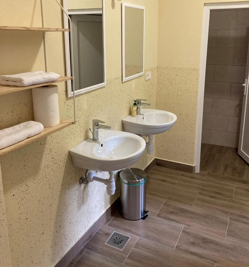 Glamping Naselje Zeleni Turizem Hotel Makole Bagian luar foto