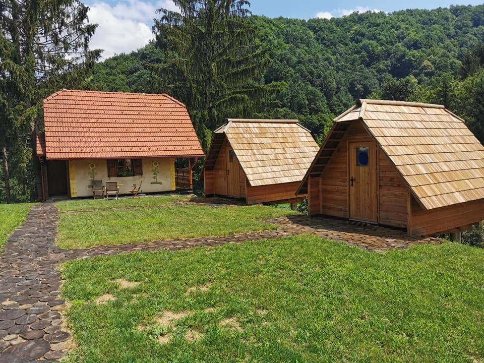 Glamping Naselje Zeleni Turizem Hotel Makole Bagian luar foto