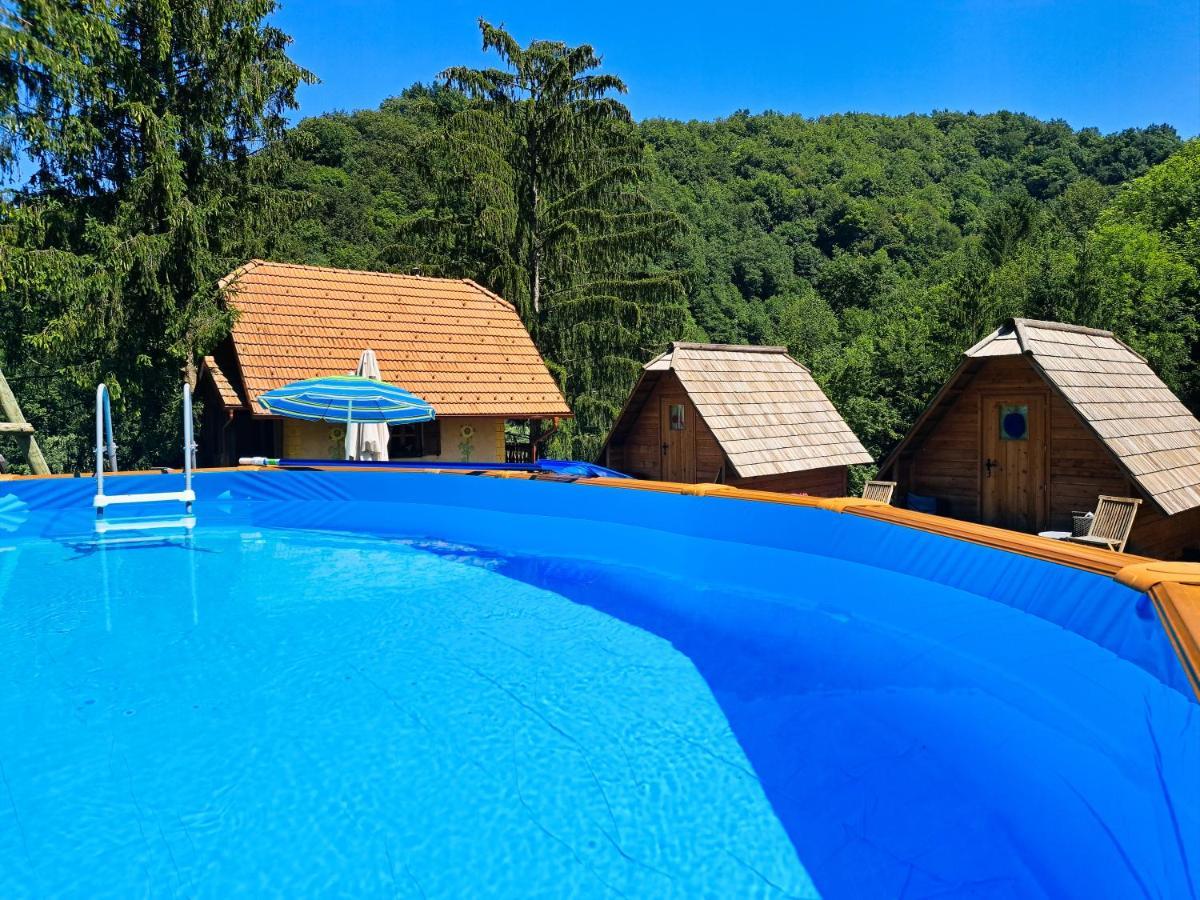 Glamping Naselje Zeleni Turizem Hotel Makole Bagian luar foto